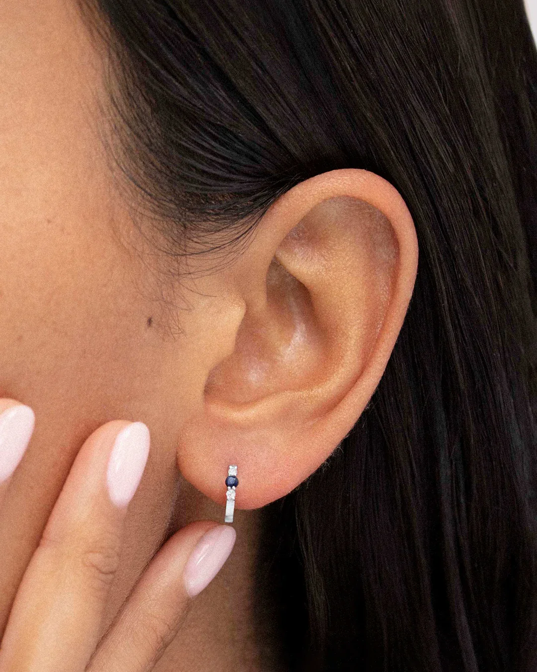 Pendiente Piercing Memphis de Zafiro y Diamantes en Oro Blanco de 18 Kt - Image 2