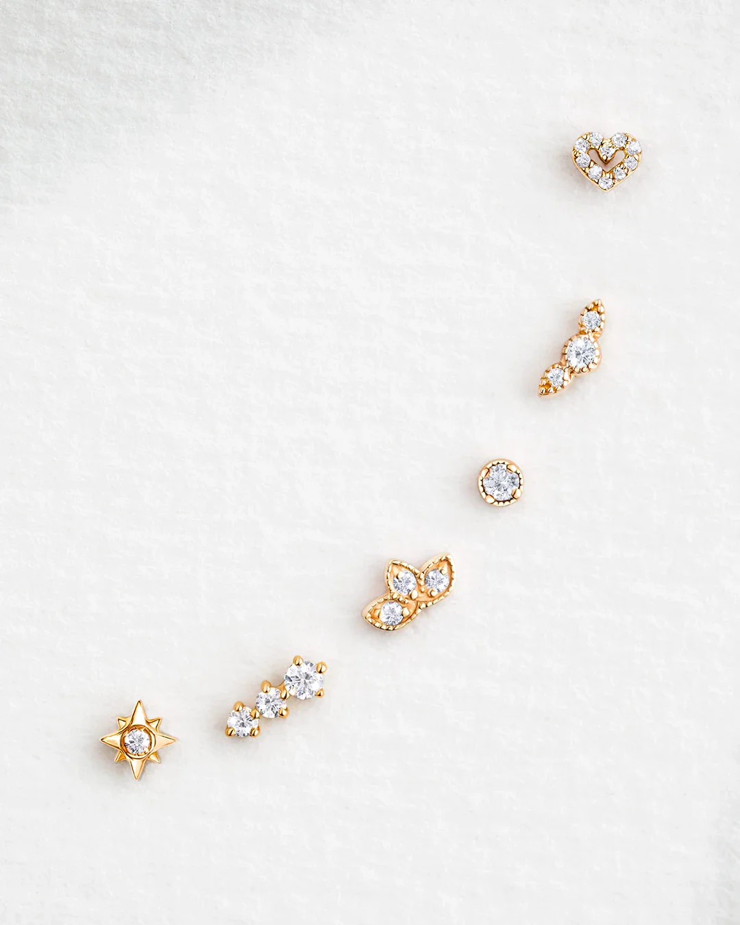 Pendiente Piercing Milgrain Medio Loto de Diamantes en Oro Amarillo de 18 Kt - Image 4