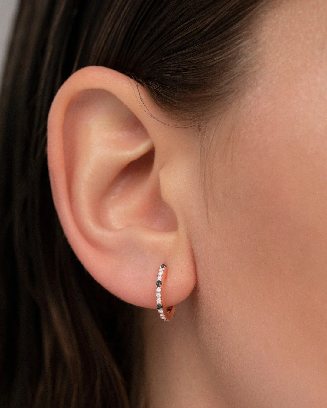 Pendiente Piercing Raxel Diamonds Large en Oro Rosa de 18 Kt - Image 2