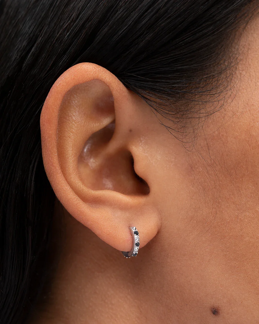 Pendiente Piercing Raxel en Oro Blanco de 18 Kt - Image 2