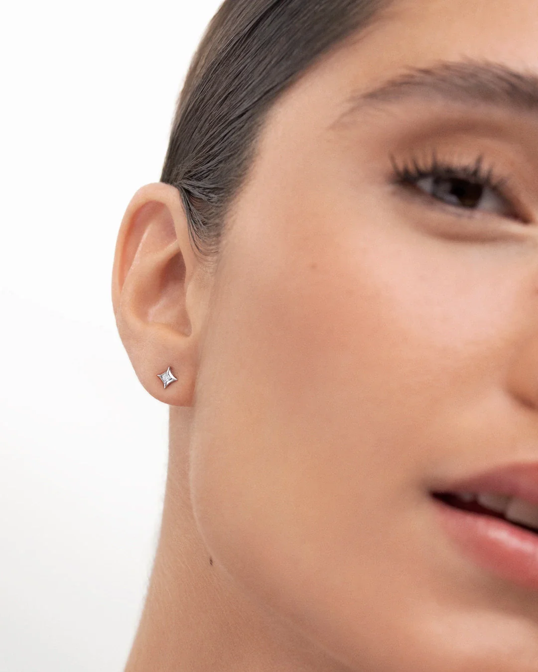 Pendiente Piercing Rosa de los Vientos Hadar en Oro Blanco de 18 Kt - Image 2