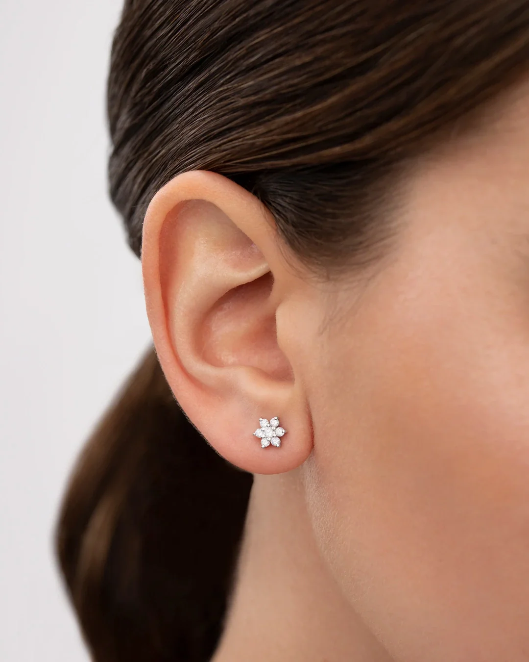Pendiente Piercing Rosette de Diamantes 0,20 Cts. en Oro Blanco de 18 Kt - Image 2