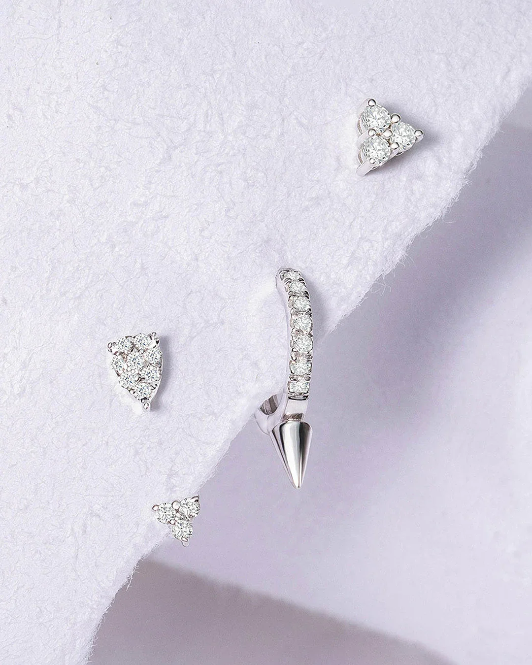 Pendiente Piercing Spike Diamonds Mini en Oro Blanco de 18 Kt - Image 5