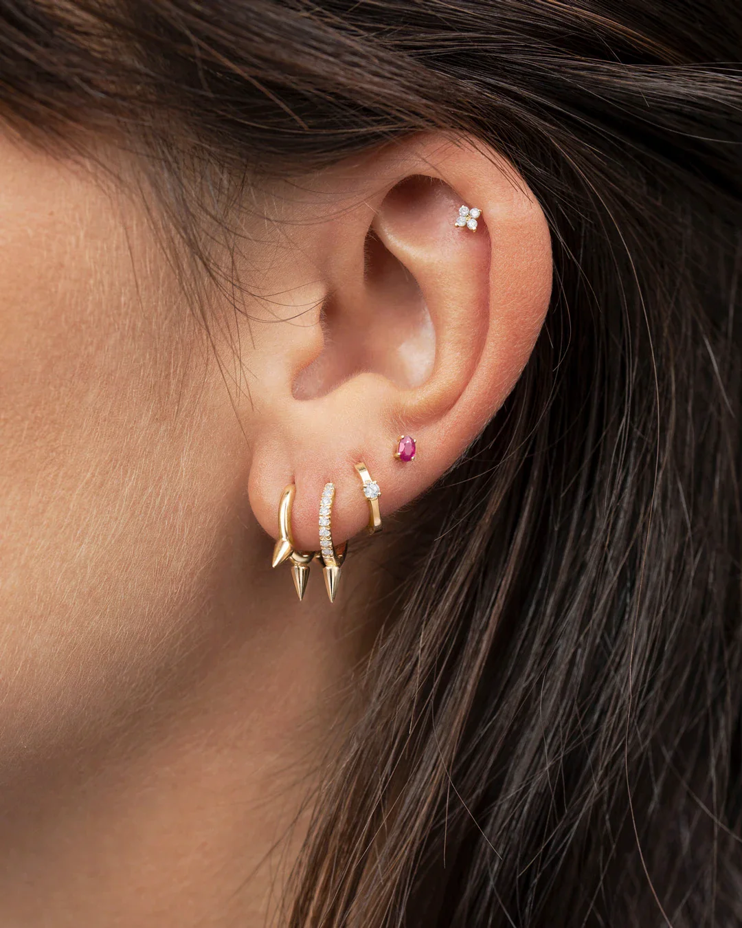Pendiente Piercing Spikes Tres Pinchos en Oro Amarillo de 18 Kt - Image 2