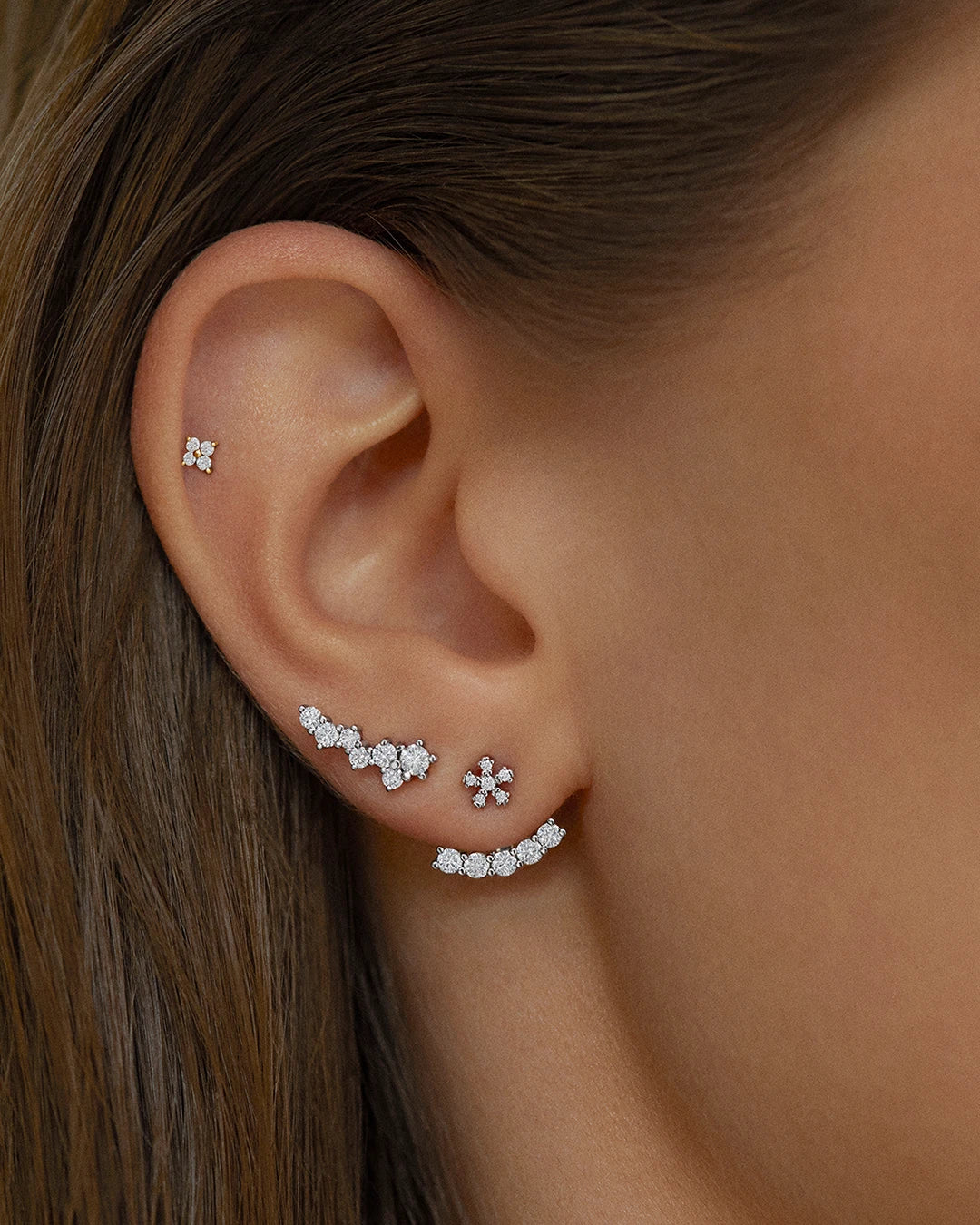 Pendiente Piercing Star Petals de Diamantes en Oro Blanco de 18 Kt - Image 2