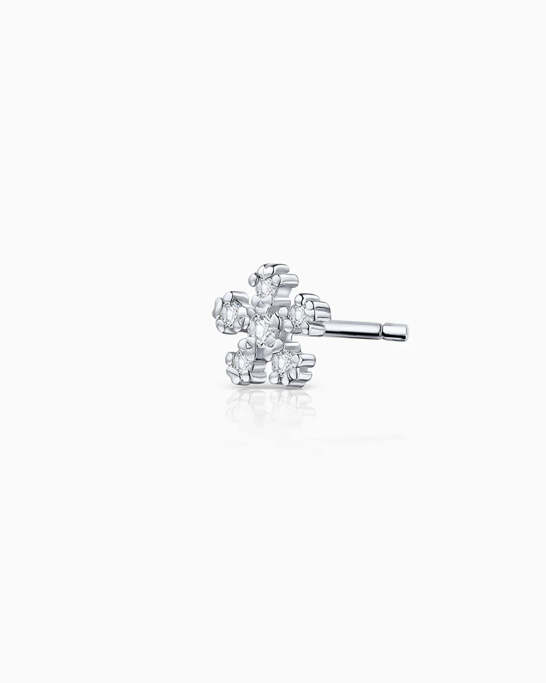 Pendiente Piercing Star Petals de Diamantes en Oro Blanco de 18 Kt - Image 4