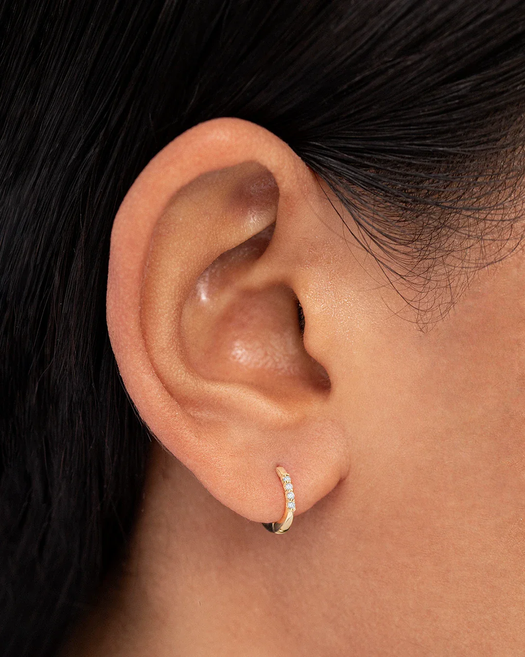 Pendiente Piercing Sweet Diamonds en Oro Amarillo de 18 Kt - Image 2