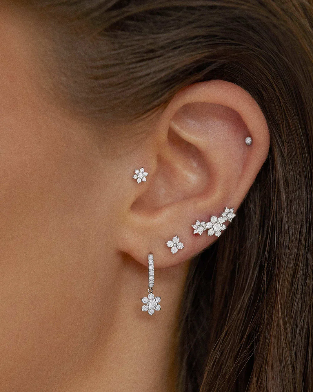 Pendiente Piercing Trepador Rosette Trilogy de Diamantes en Oro Blanco de 18 Kt - Image 3