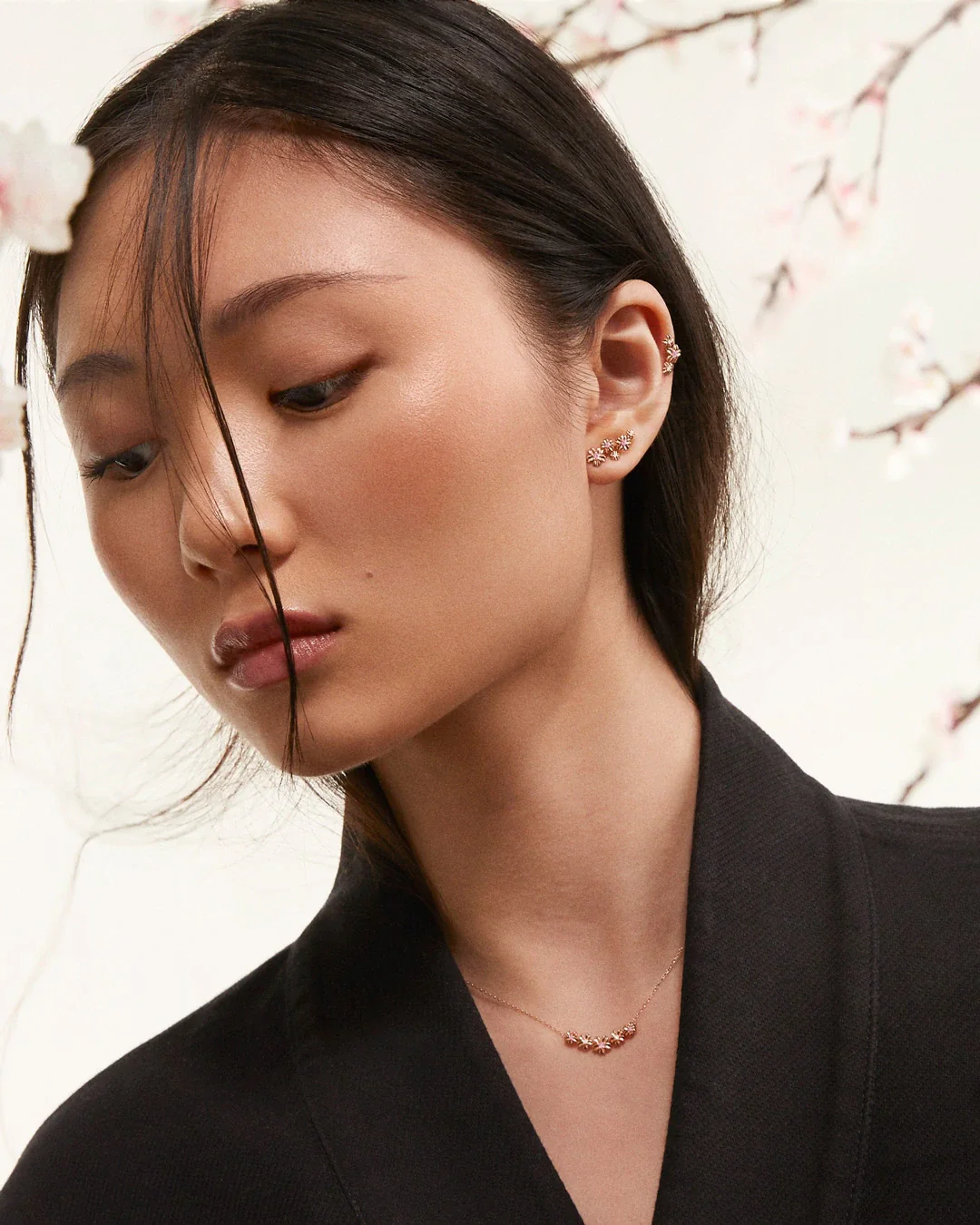 Pendiente Piercing Trepador Sakura de Zafiro Rosa y Diamantes en Oro Rosa de 18 Kt - Image 2