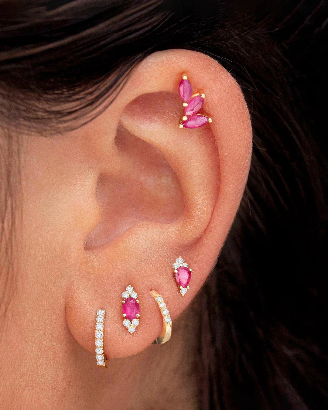 Pendiente Piercing Tri-Marquise Rubí en Oro Amarillo de 18 Kt - Image 3
