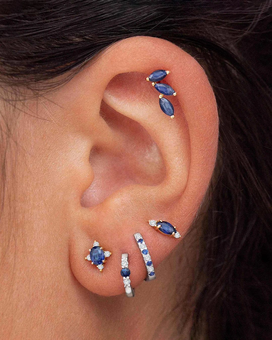 Pendiente Piercing Tri-Marquise Zafiro en Oro Amarillo de 18 Kt - Image 2