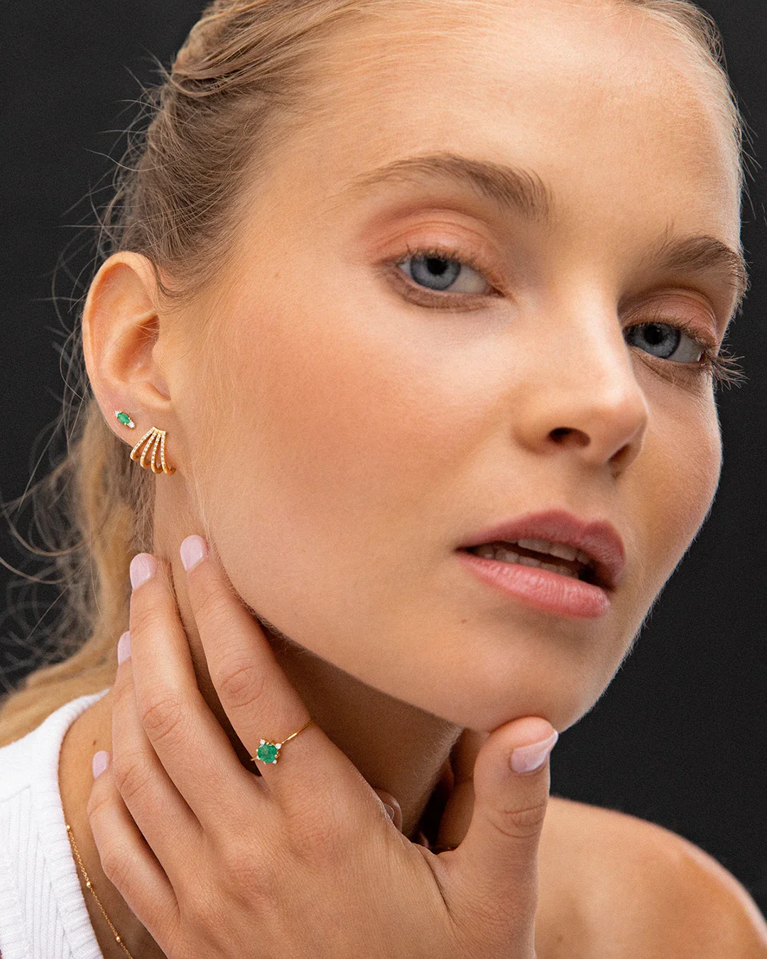 Pendientes Abril de Diamantes en Oro Amarillo de 18 Kt - Image 2