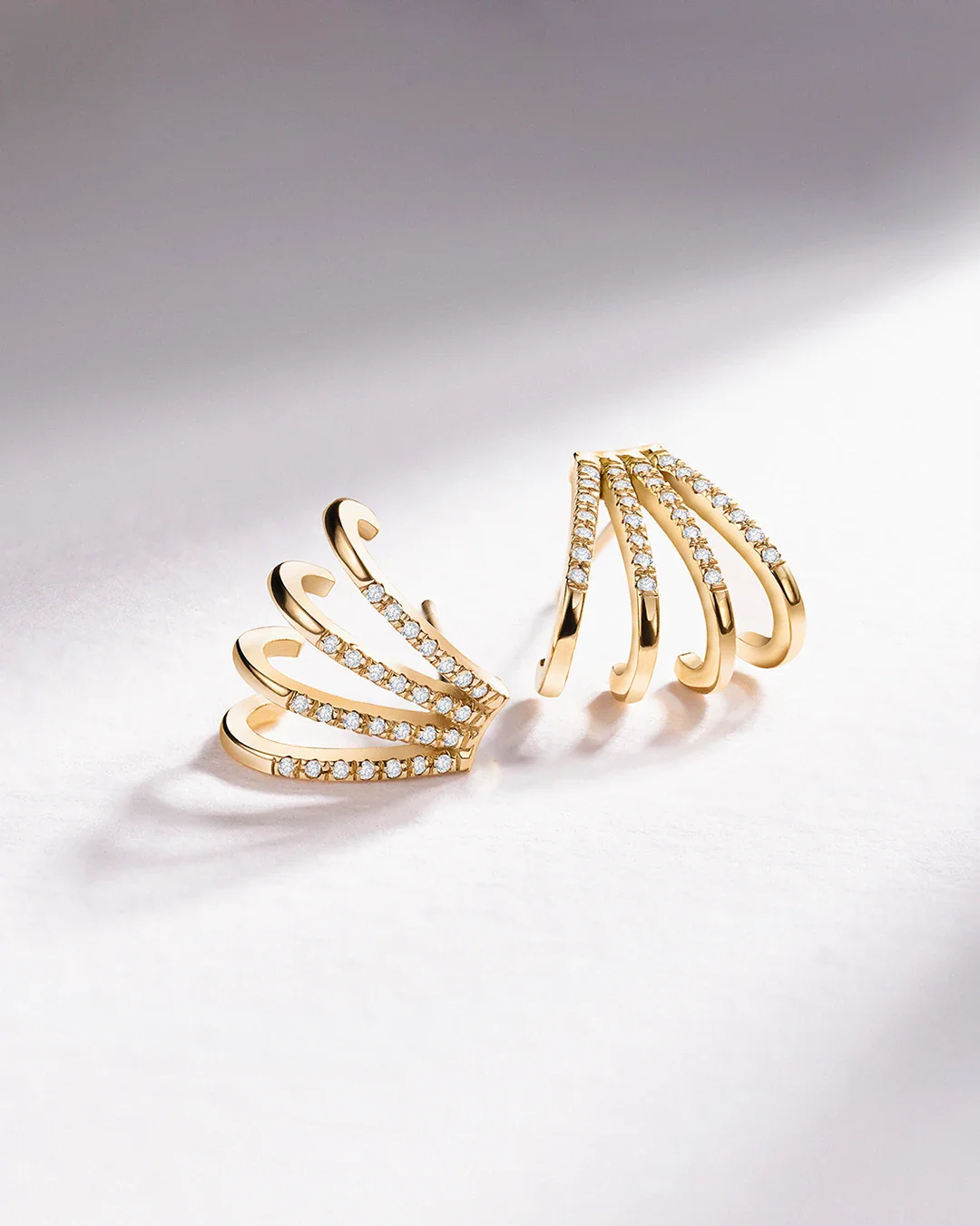 Pendientes Abril de Diamantes en Oro Amarillo de 18 Kt - Image 5