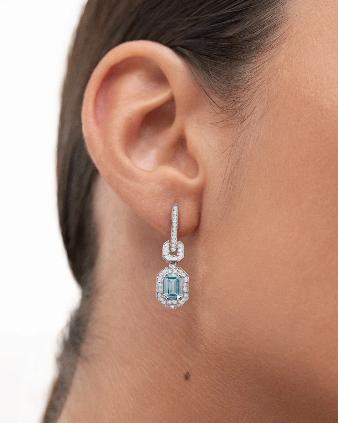Pendientes Adrienne de Aguamarinas y Diamantes en Oro Blanco de 18 Kt - Image 3