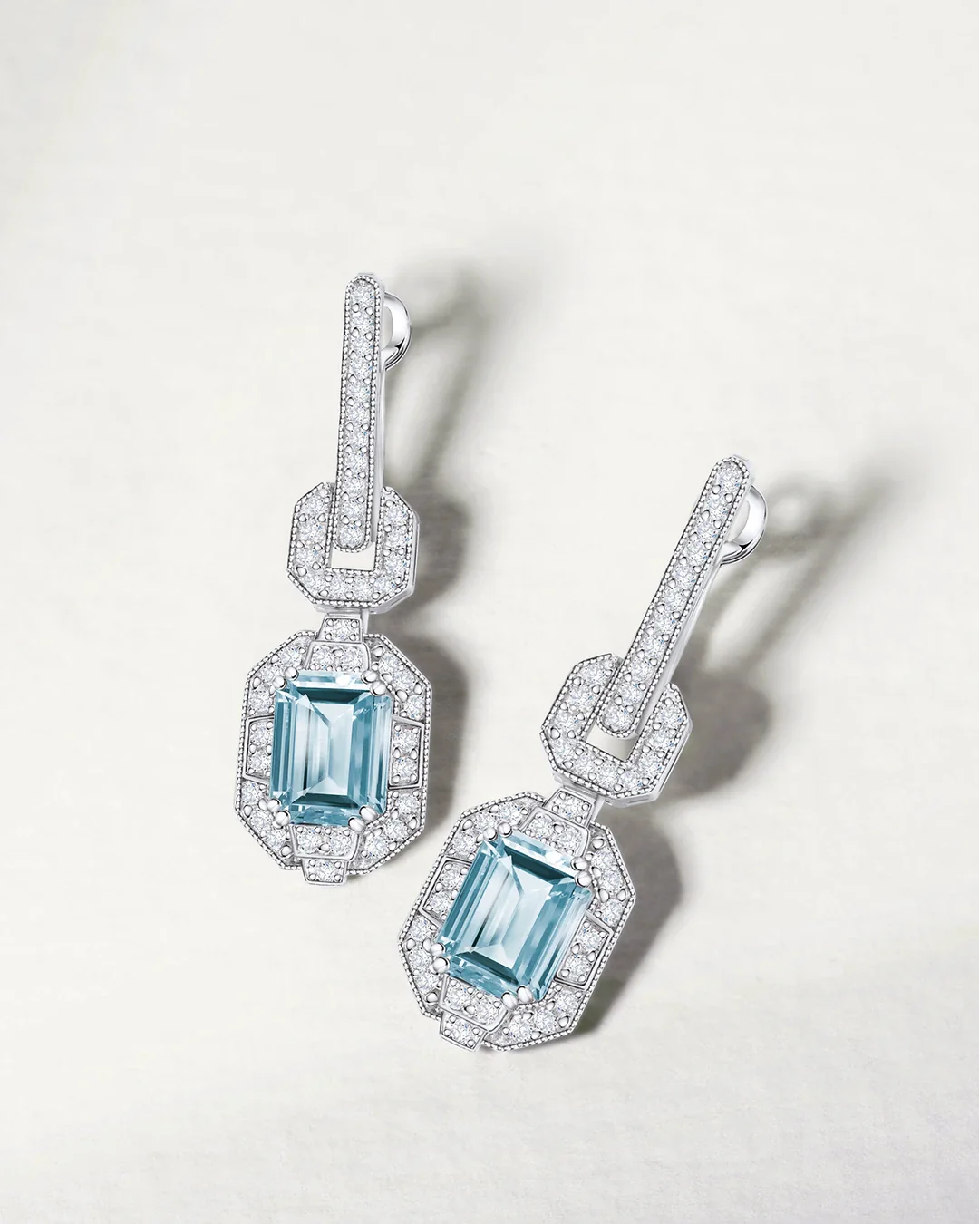Pendientes Adrienne de Aguamarinas y Diamantes en Oro Blanco de 18 Kt - Image 5