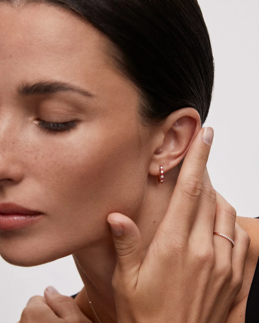 Pendientes Allegra de Rubíes y Diamantes en Oro Rosa de 18 Kt - Image 3