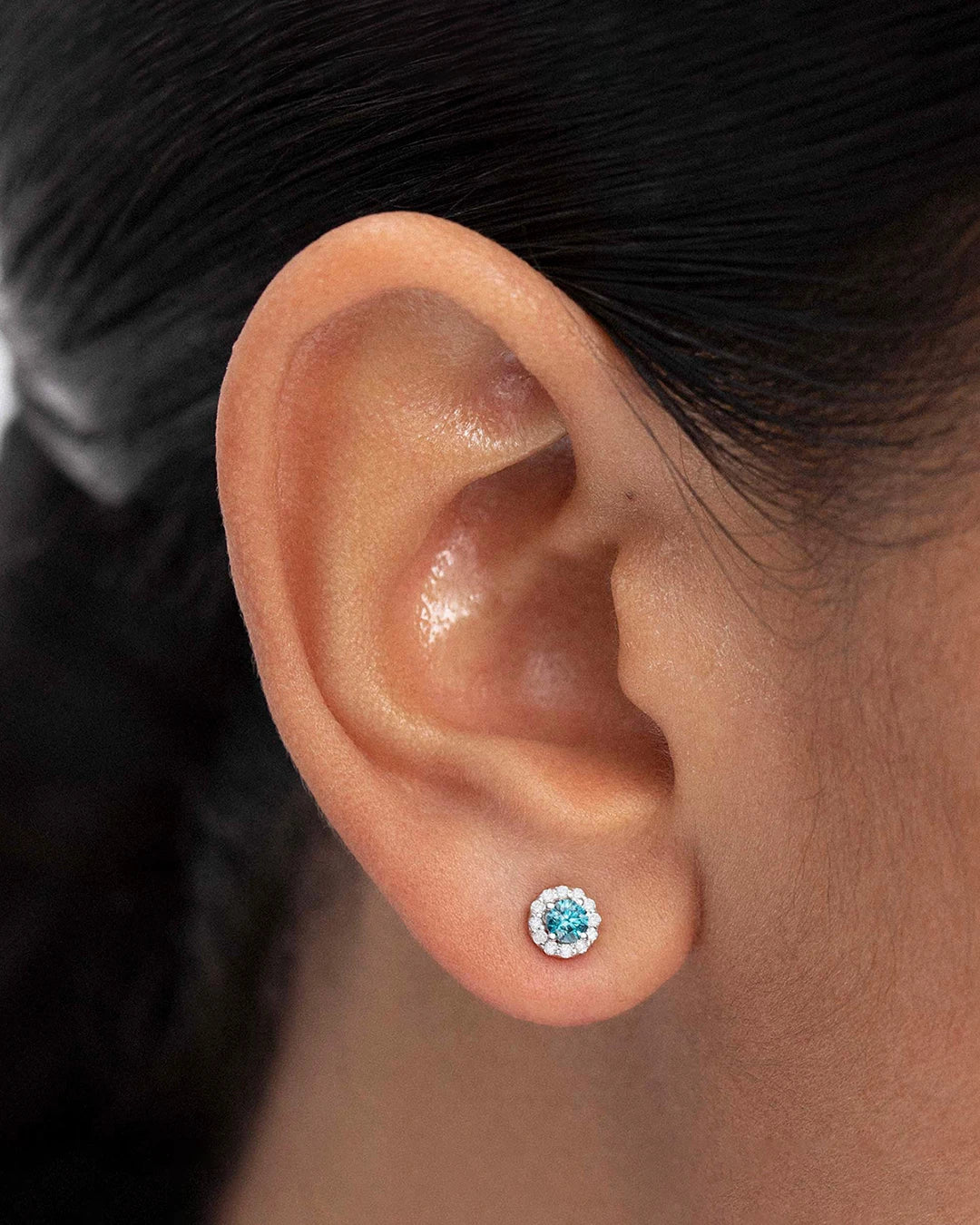 Pendientes Anette Mini de Aguamarina y Diamantes en Oro Blanco de 18 Kt - Image 2