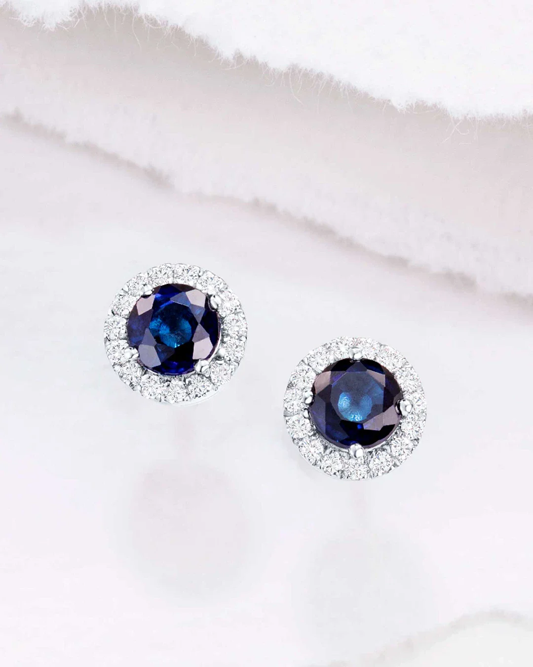 Pendientes Anette de Zafiro y Diamantes en Oro Blanco de 18 Kt - Image 5