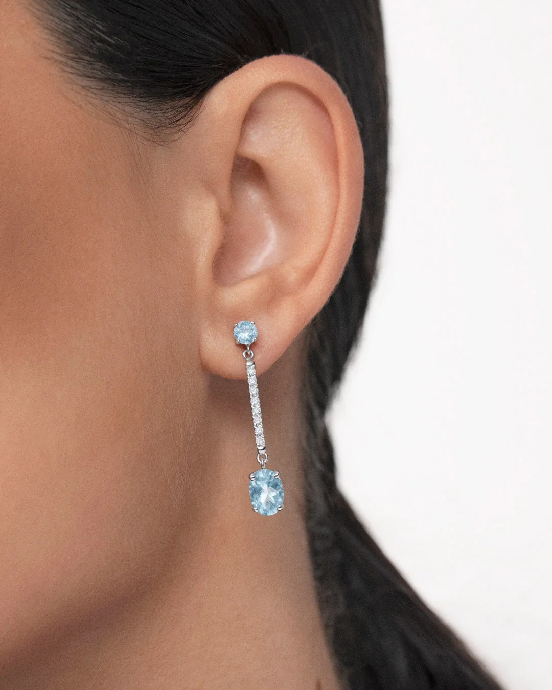 Pendientes Aqua de Aguamarina y Diamantes en Oro Blanco de 18 Kt - Image 2
