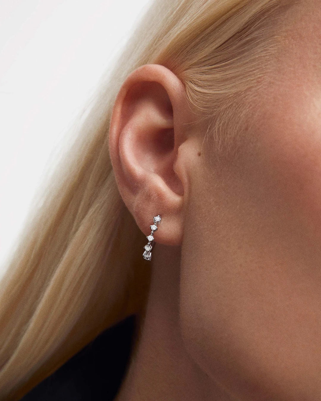 Pendientes de Aro Anwen de Diamantes en Oro Blanco de 18 Kt - Image 2