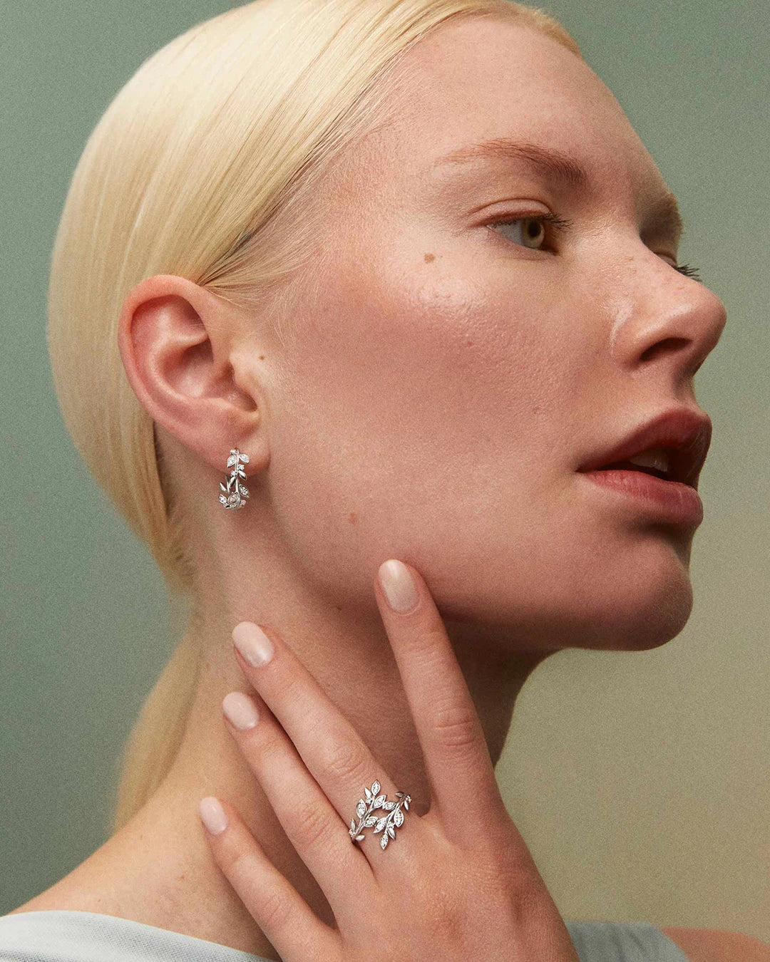 Pendientes de Aro Dafne de Diamantes en Oro Blanco de 18 Kt - Image 2