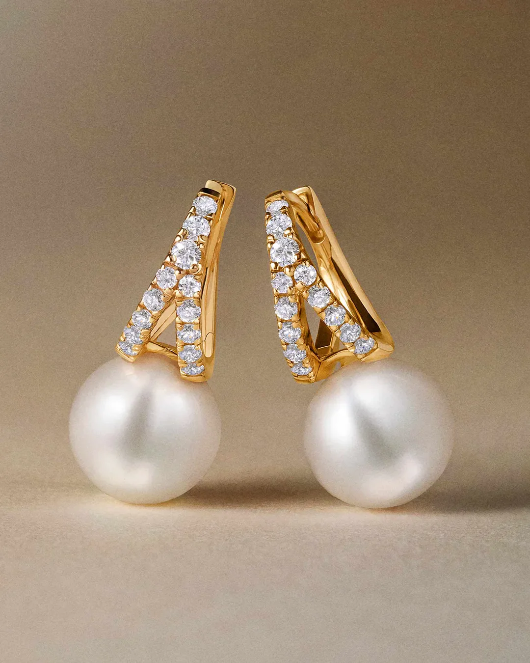Pendientes de Aro Doble Midnight Holly de Perlas y Diamantes en Oro Amarillo de 18 Kt - Image 5