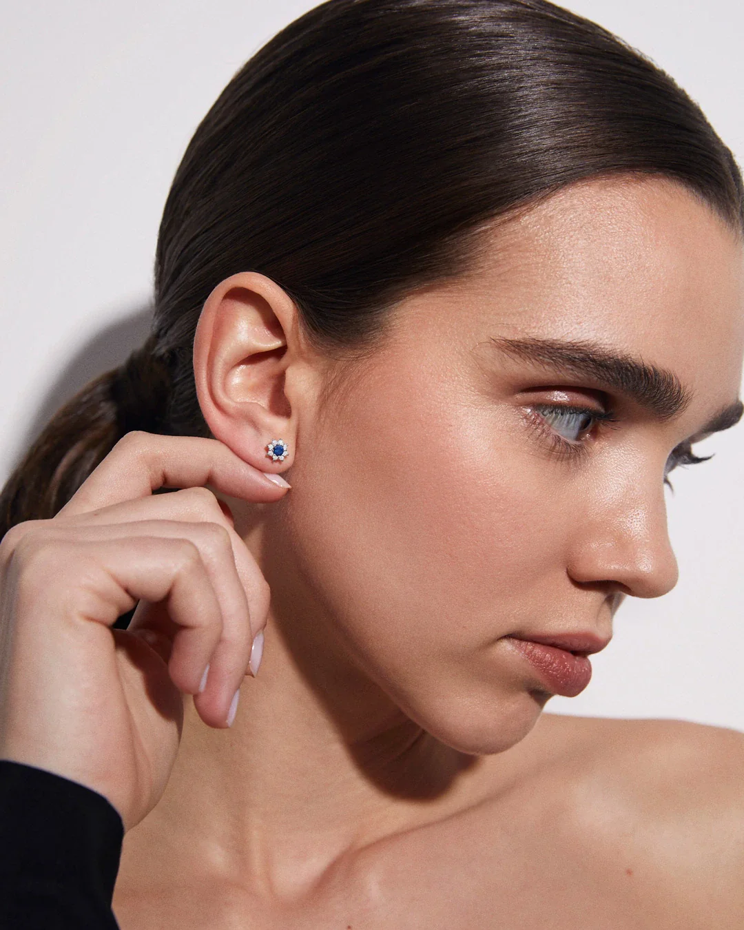 Pendientes Astrid de Zafiros y Diamantes en Oro Blanco de 18 Kt - Image 2