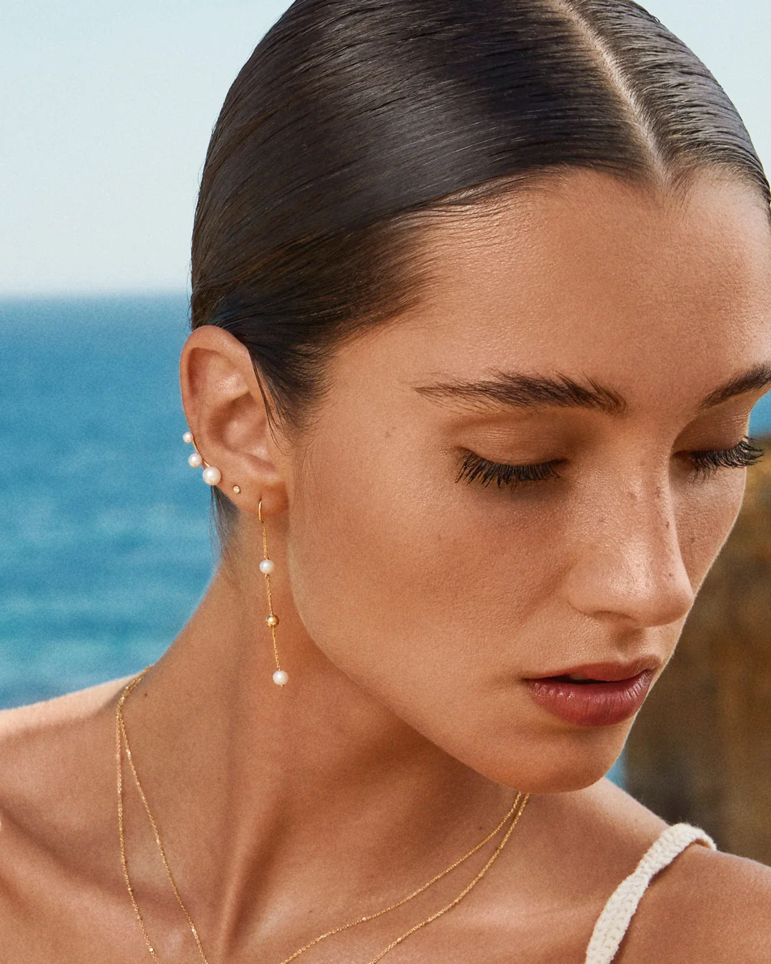 Pendientes Bezel Stud de Diamantes en Oro Amarillo de 18 Kt - Image 2