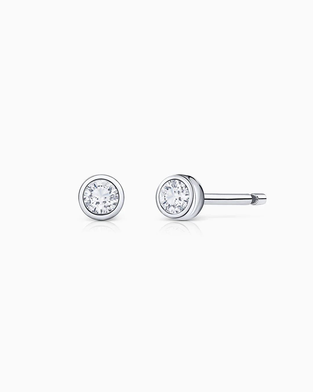 Pendientes Bezel Stud de Diamantes en Oro Blanco de 18 Kt