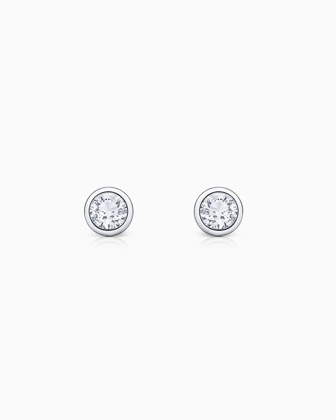 Pendientes Bezel Stud de Diamantes en Oro Blanco de 18 Kt - Image 4