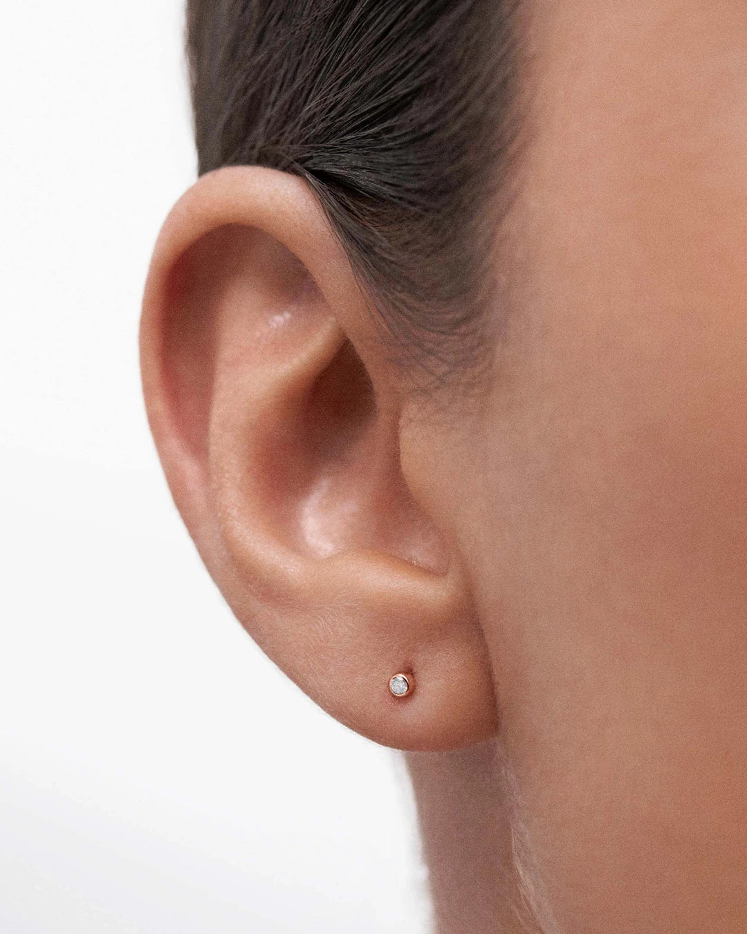 Pendientes Bezel Stud de Diamantes en Oro Rosa de 18 Kt - Image 2
