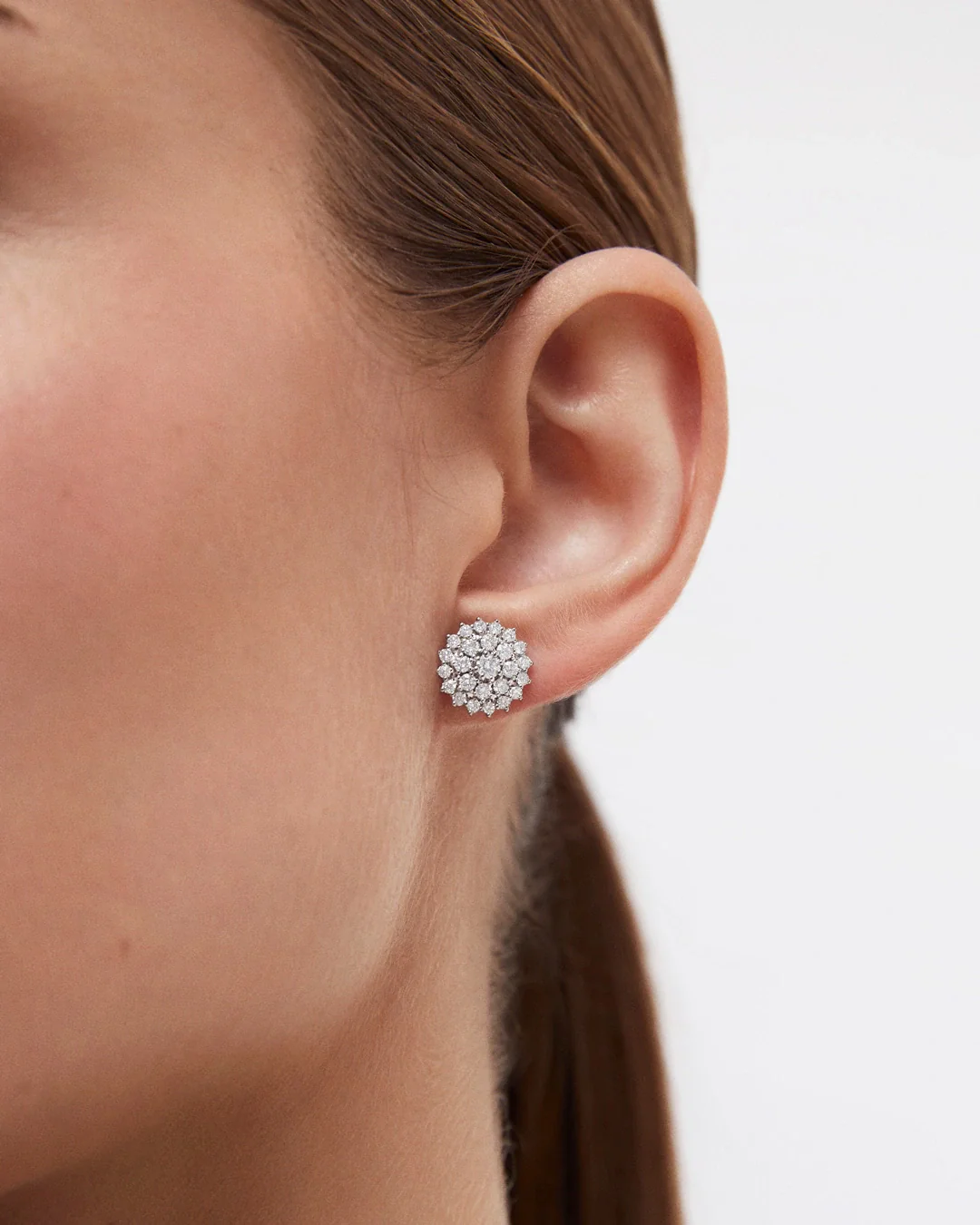 Pendientes Blossom de Diamantes en Oro Blanco de 18 Kt - Image 2