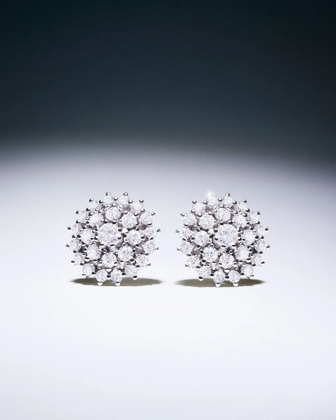 Pendientes Blossom de Diamantes en Oro Blanco de 18 Kt - Image 5