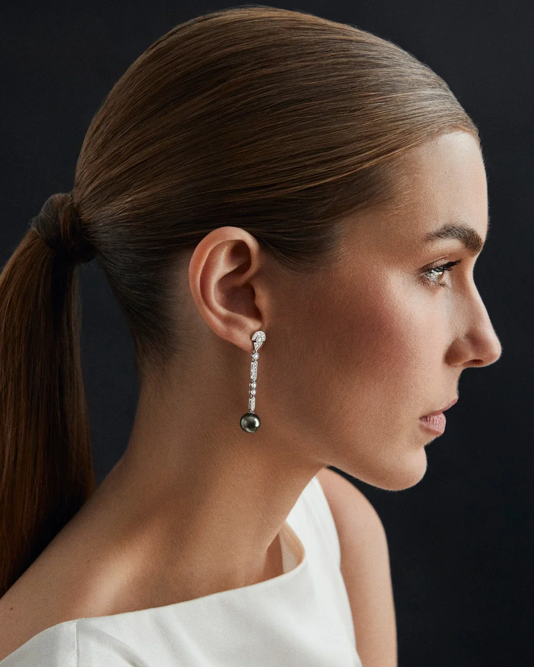 Pendientes Brett de Perlas de Tahití y Diamantes en Oro Blanco de 18 Kt - Image 4