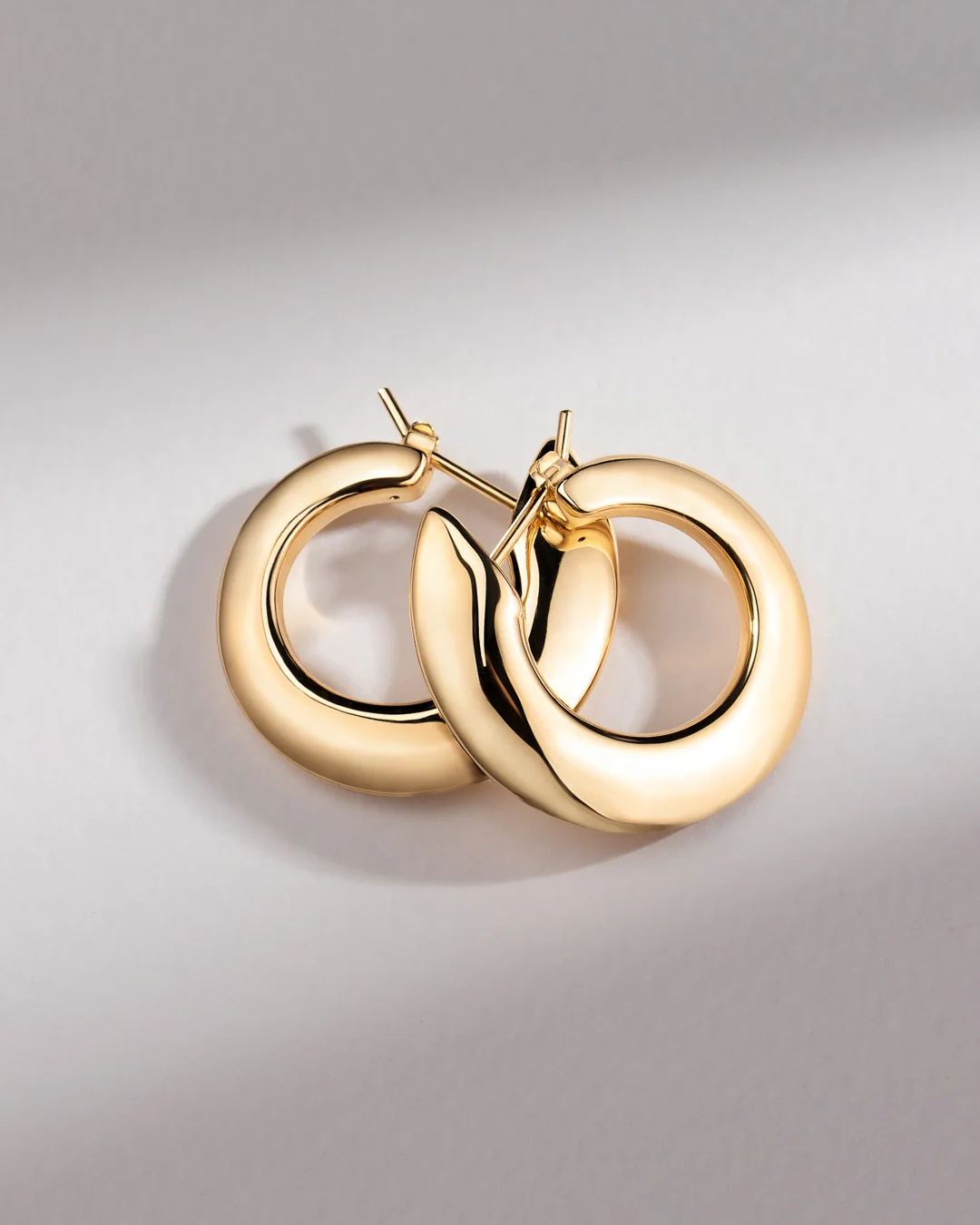 Pendientes Cloud de Aro en Oro Amarillo de 18 Kt - Image 4