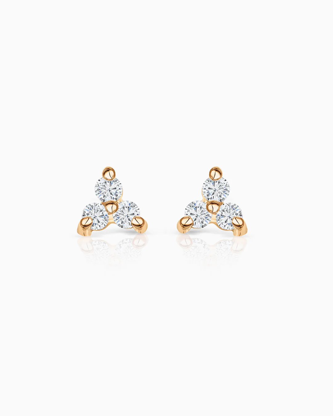 Pendientes Clover Mini de Diamantes en Oro Amarillo de 18 Kt - Image 4