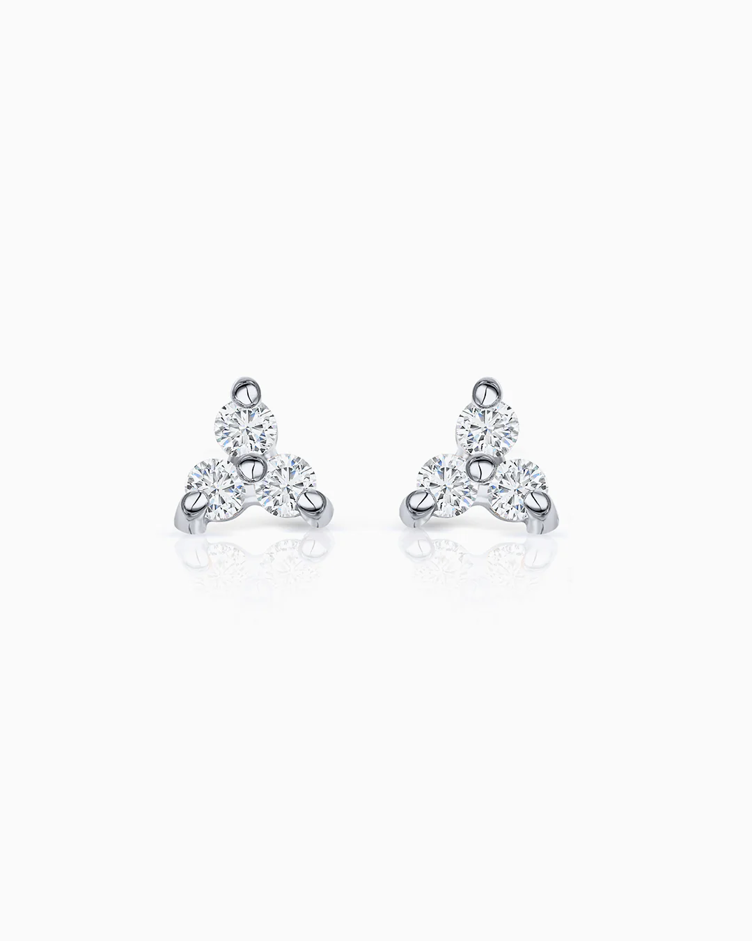 Pendientes Clover Mini de Diamantes en Oro Blanco de 18 Kt - Image 4