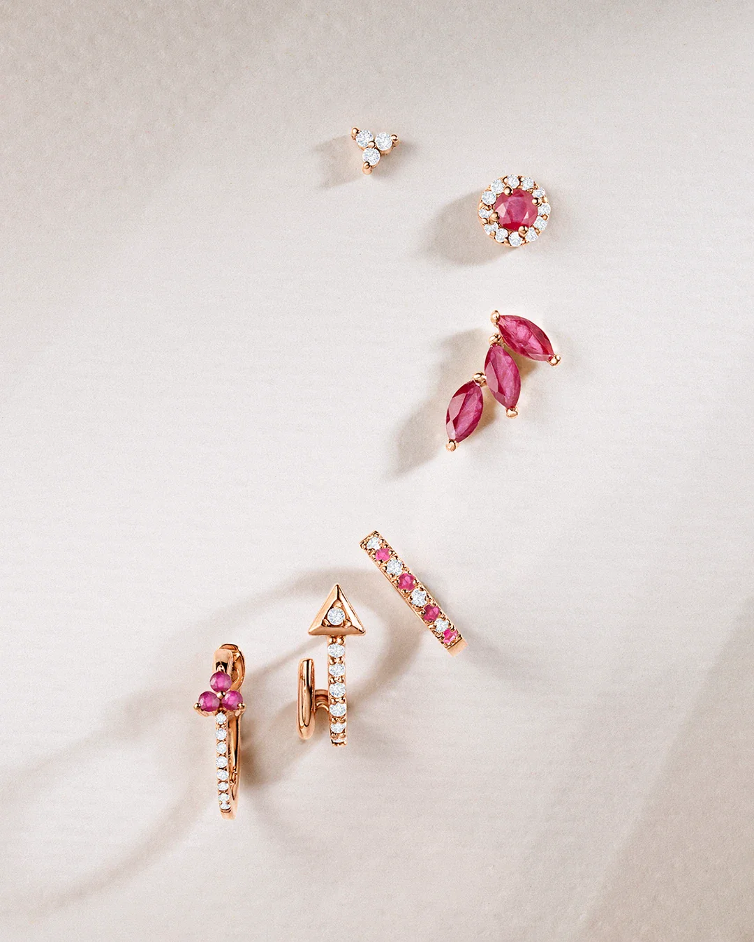 Pendientes Clover Mini de Diamantes en Oro Rosa de 18 Kt - Image 5