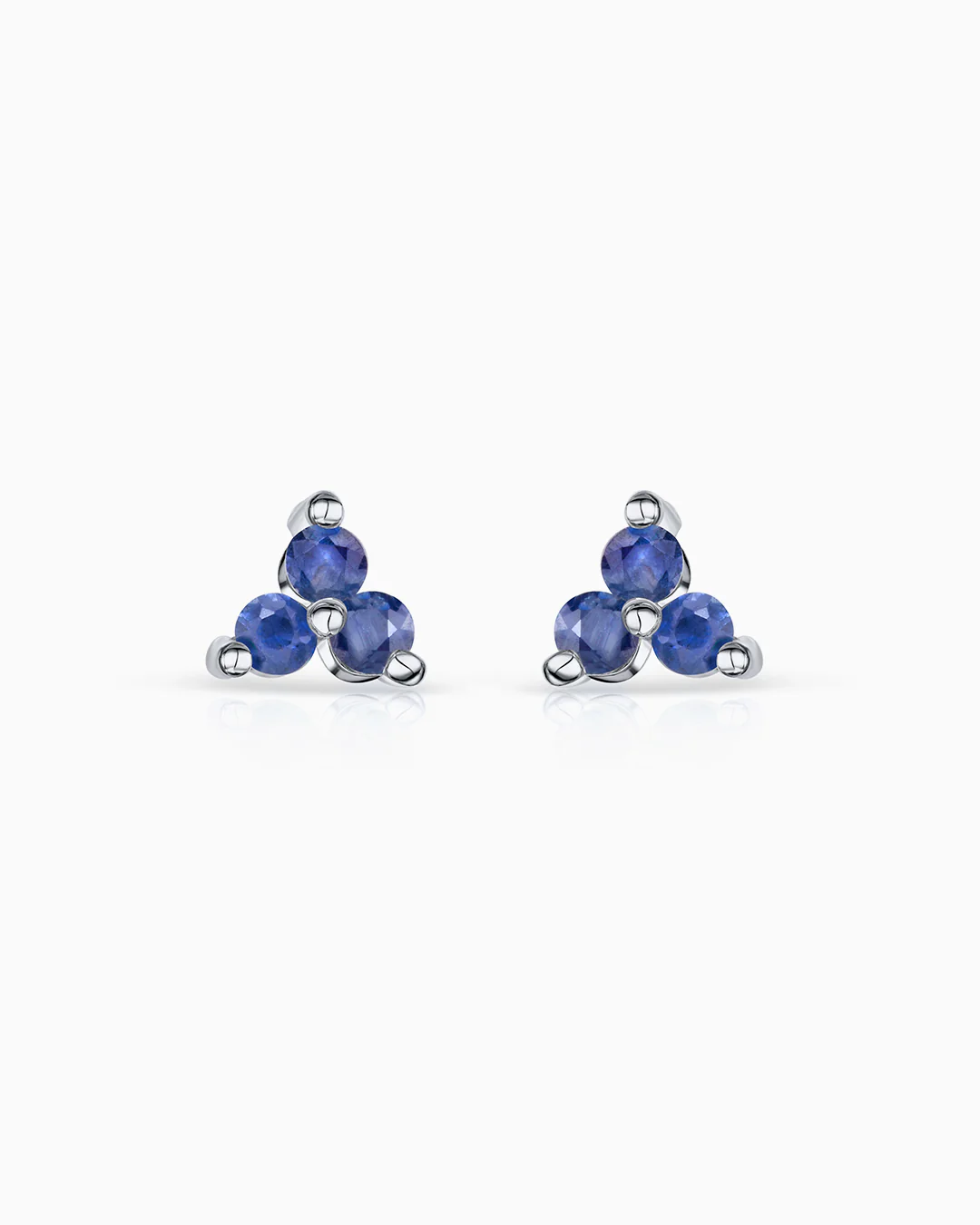 Pendientes Clover Mini de Zafiros en Oro Blanco de 18 Kt - Image 4