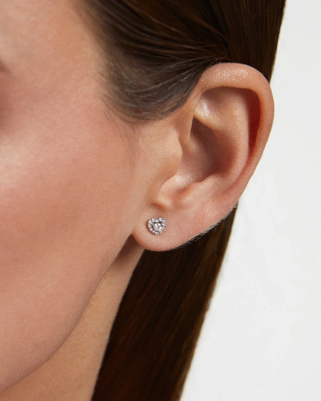Pendientes Corazón Ariadne de Diamantes en Oro Blanco de 18 Kt - Image 2