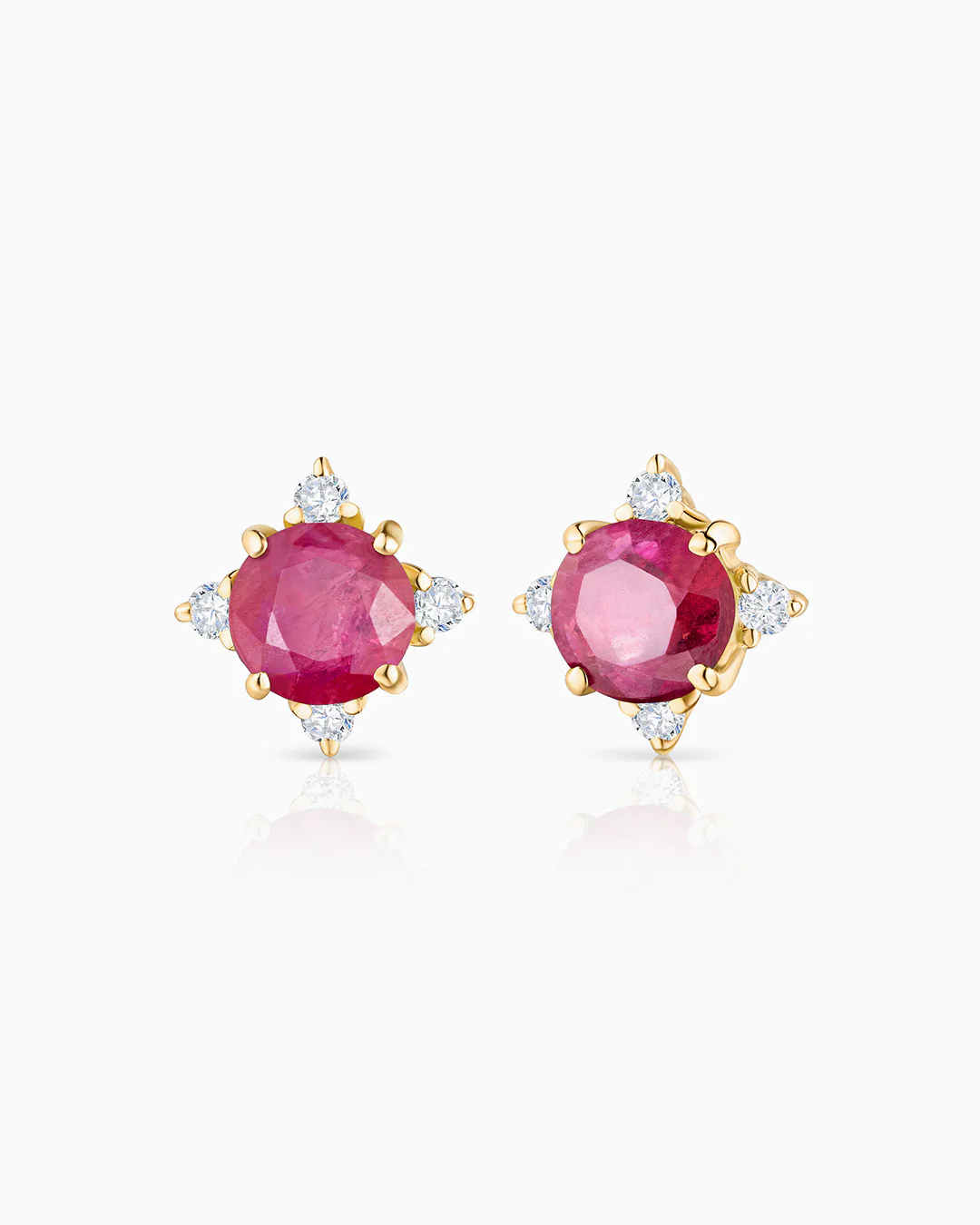Pendientes Crown de Rubí en Oro Amarillo de 18 Kt
