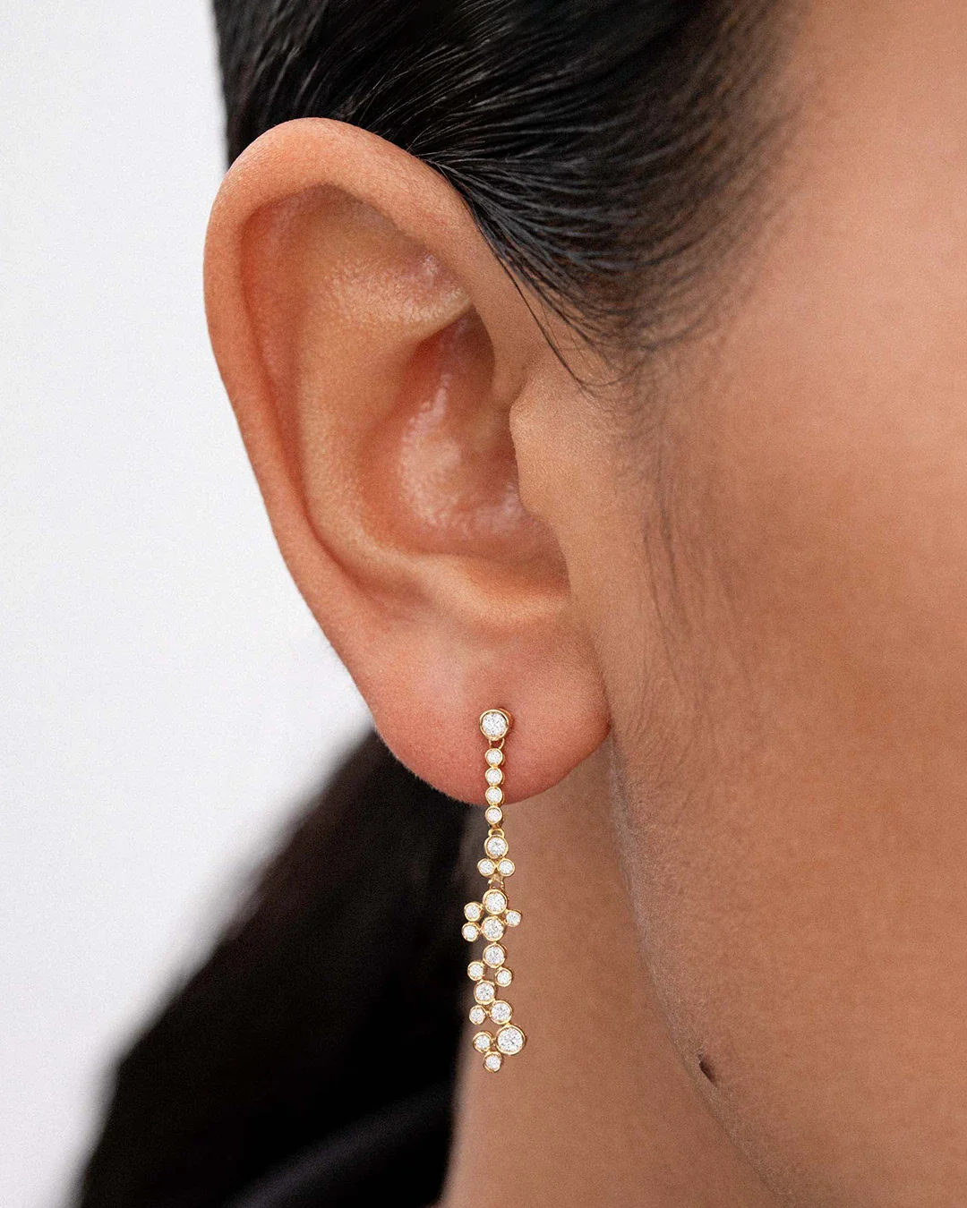 Pendientes Diamonds Waterfall en Oro Amarillo de 18 Kt - Image 2