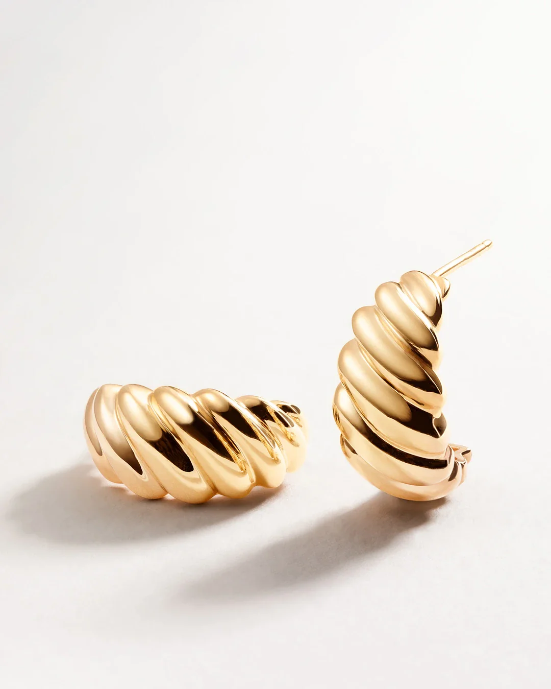 Pendientes Duomo Twist en Oro Amarillo de 18 Kt - Image 5