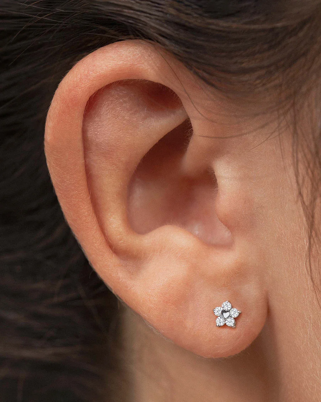 Pendientes Flor Diamantes en Oro Blanco de 18 Kt - Image 2
