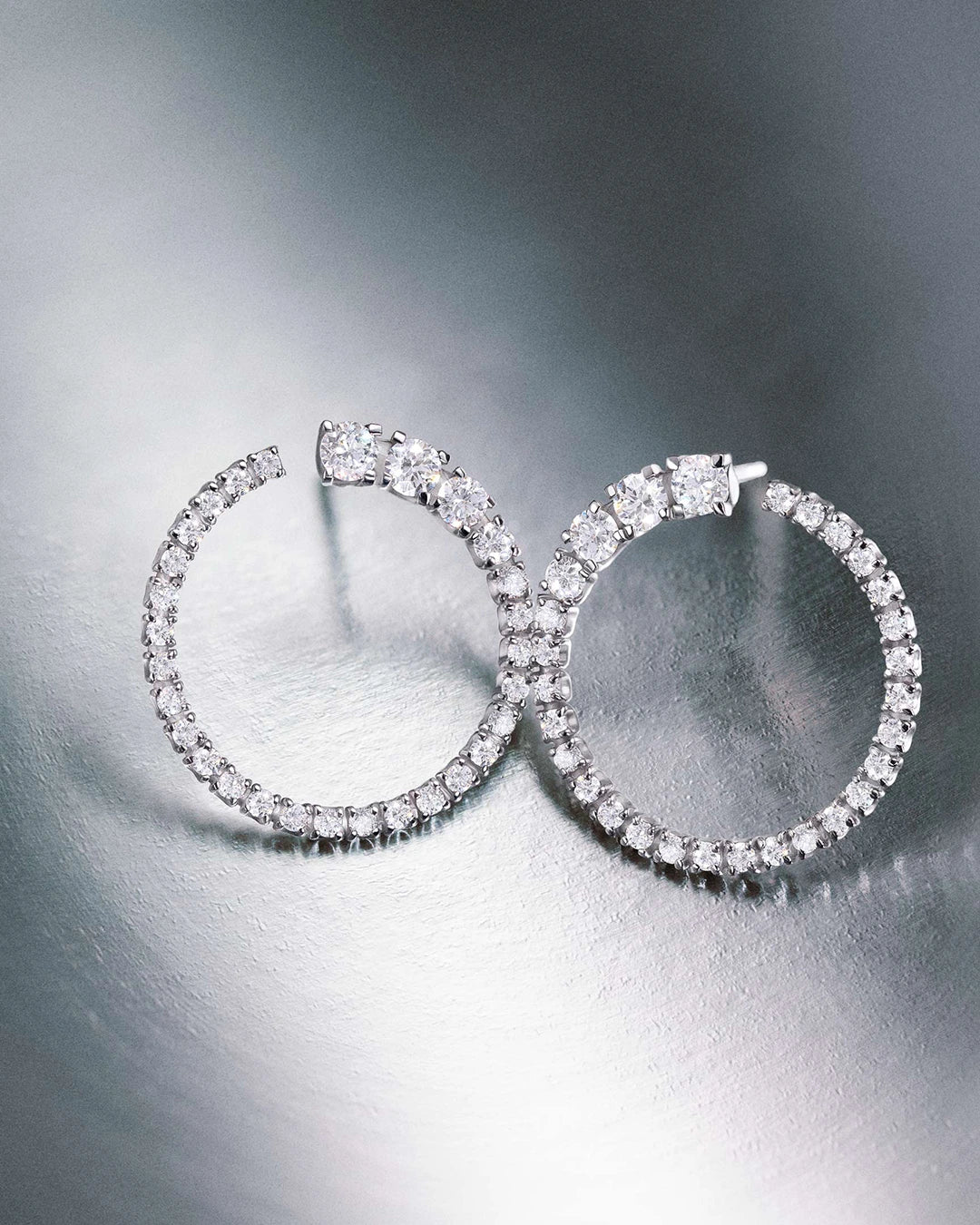 Pendientes Glam Diamonds Degradé en Oro Blanco de 18 Kt - Image 4