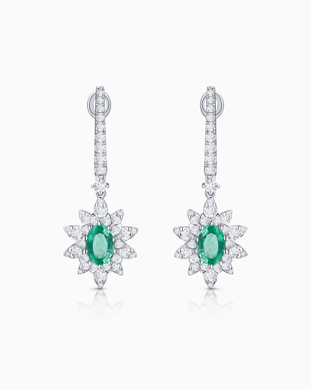 Pendientes Green Jay de Esmeraldas y Diamantes en Oro Blanco de 18 Kt - Image 4