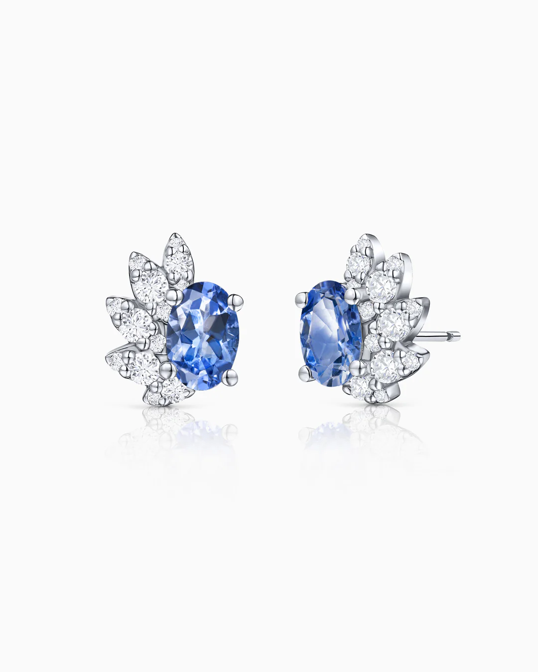 Pendientes Indigo Jay de Tanzanitas y Diamantes en Oro Blanco de 18 Kt