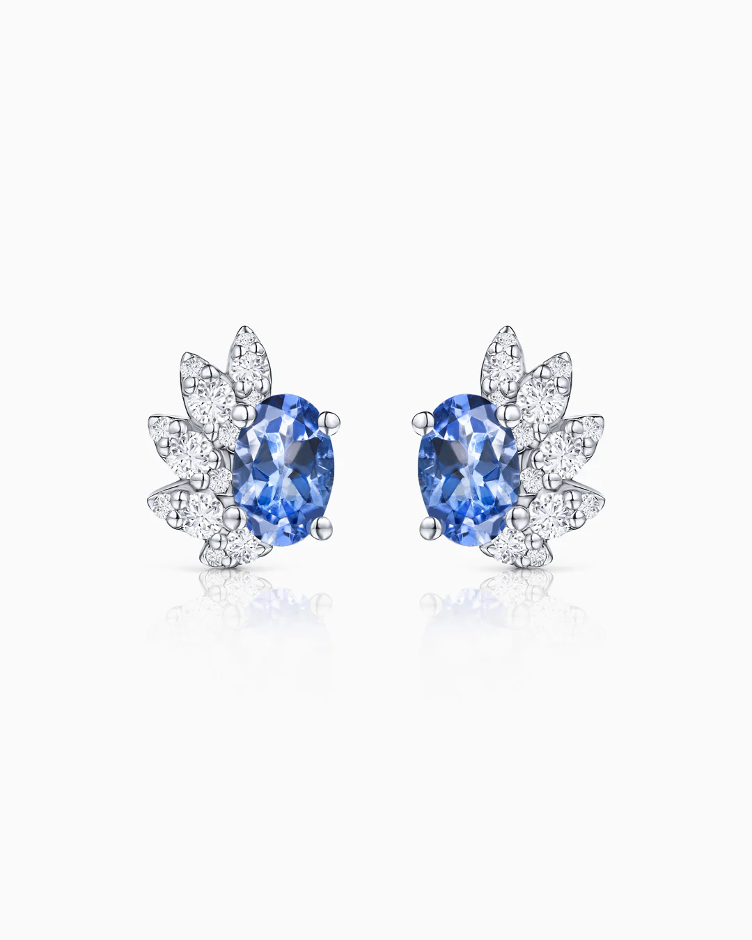 Pendientes Indigo Jay de Tanzanitas y Diamantes en Oro Blanco de 18 Kt - Image 4