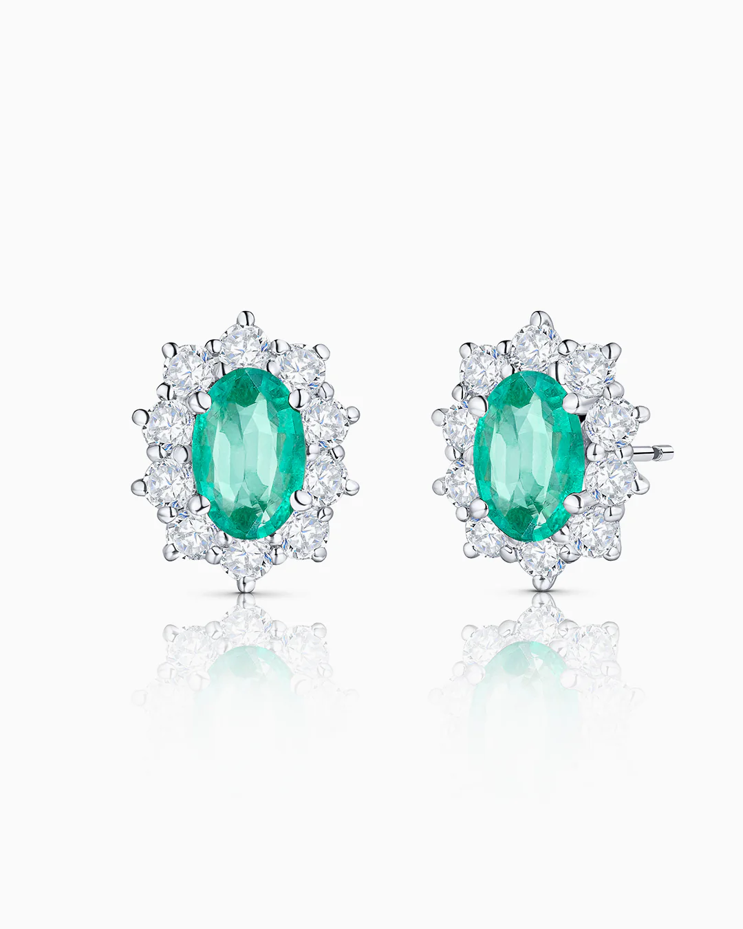 Pendientes Irem de Esmeraldas y Diamantes 0,55 Cts. en Oro Blanco de 18 Kt
