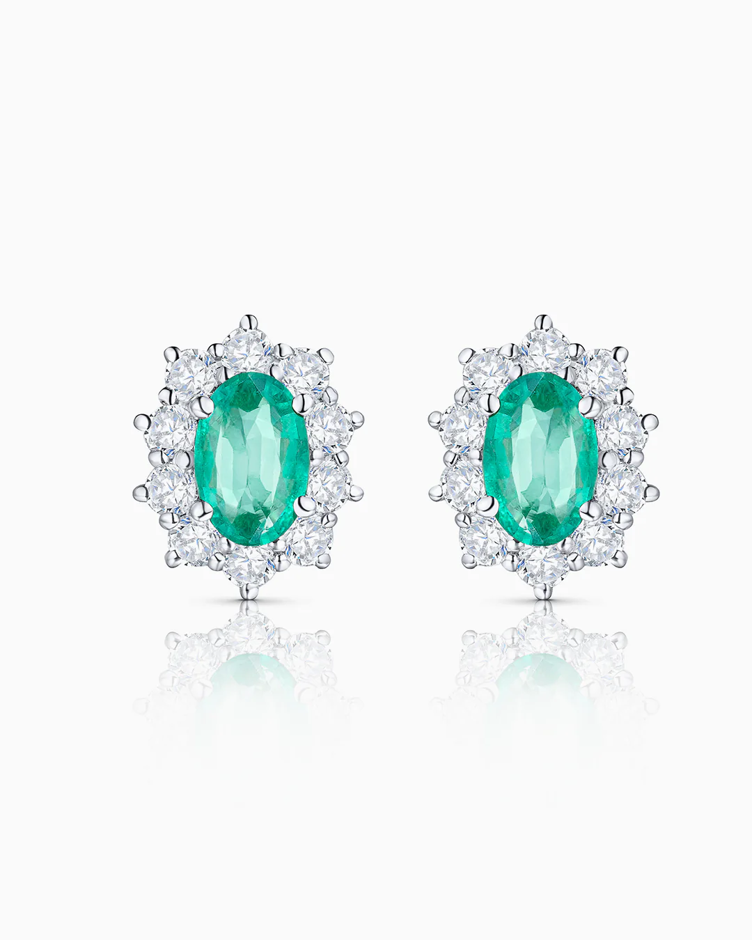 Pendientes Irem de Esmeraldas y Diamantes 0,55 Cts. en Oro Blanco de 18 Kt - Image 4